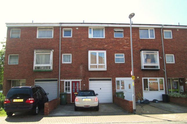 Thumbnail Town house to rent in Highfield Road, Portsmouth
