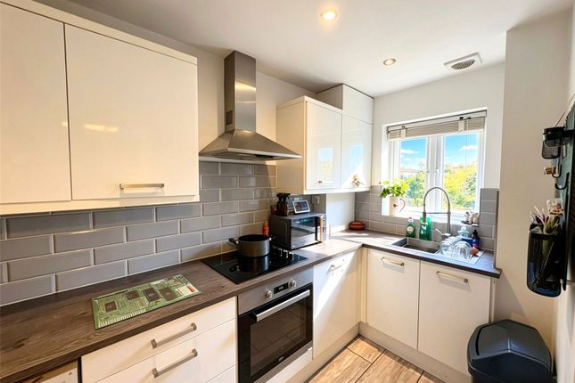 4, Mossop Court, Warwickshire photo 2