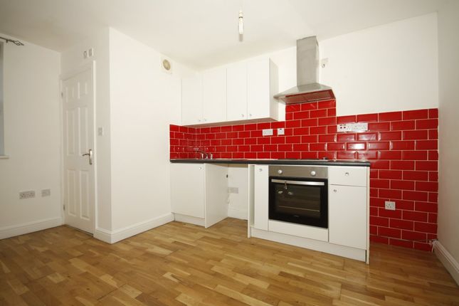 One Bedroom Apartment, First Floor, Close To Sittingbourne Train Station, Double Bedroom, Modern Bathroom!