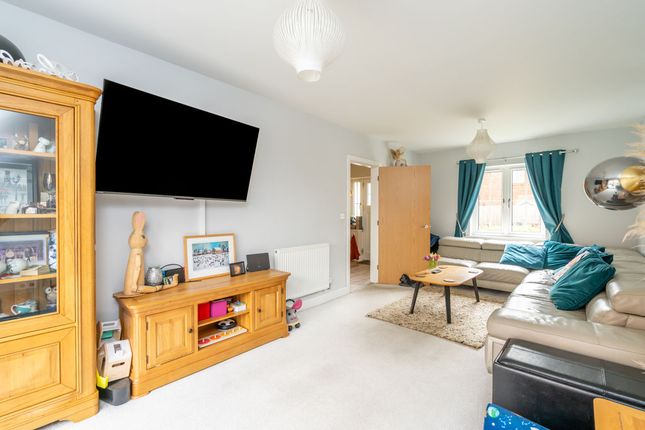 17, Billy Fiske Close, Chichester photo 4