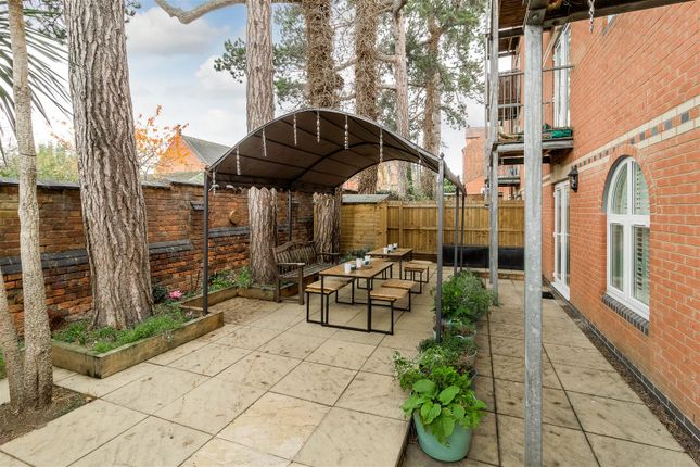 Flat 10 The Pines, 157a, Midland Road, Wellingborough photo 3