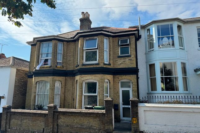 3-bed house on 76 Park Road, Ryde, £110,000