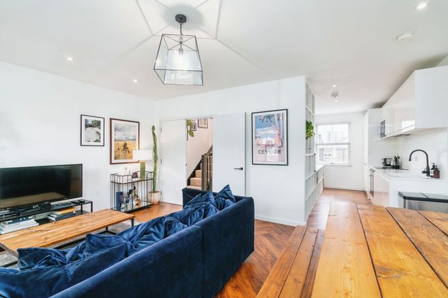 Flat for sale in 46 Reighton Road, London