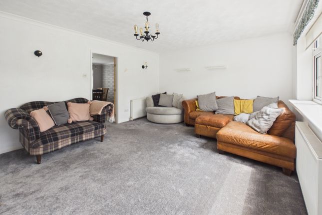47, Gains Avenue Bicton Heath, Shrewsbury photo 3