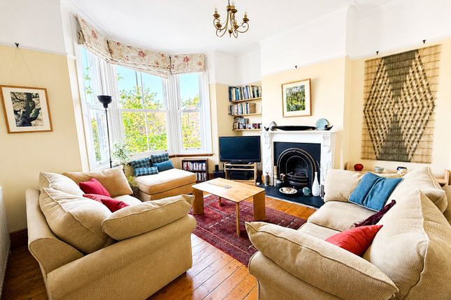 66, Wisteria Road, London photo 2