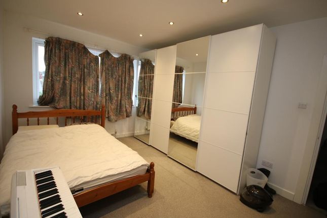 56B, Glengall Road, Edgware photo 4