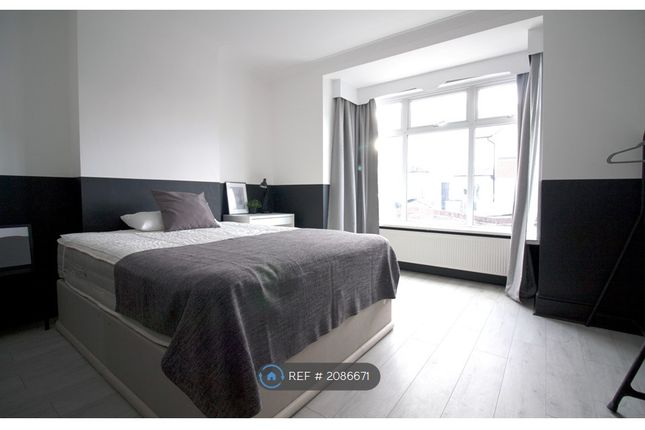 Thumbnail Room to rent in Rosemill House, Morden