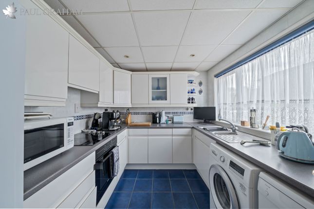 11, Mortlake Close, Beddington photo 4