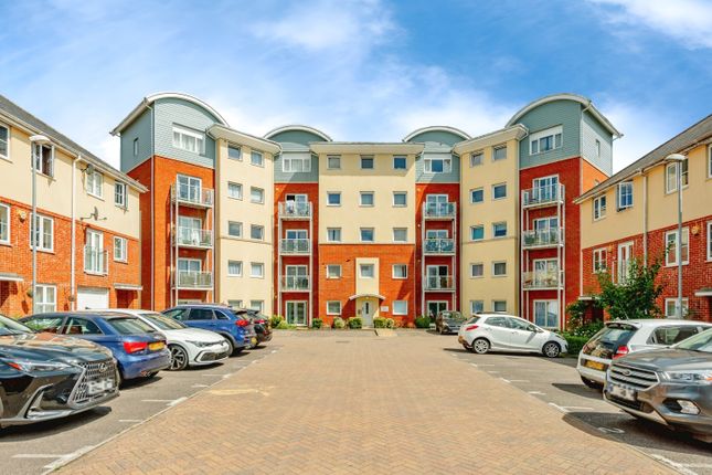 1-bed flat on Flat 3/Haven Court, 9 Yoxall Mews, Redhill, £170,000