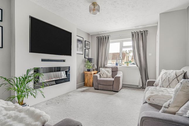 6, Buntings Crescent, Burwell photo 3
