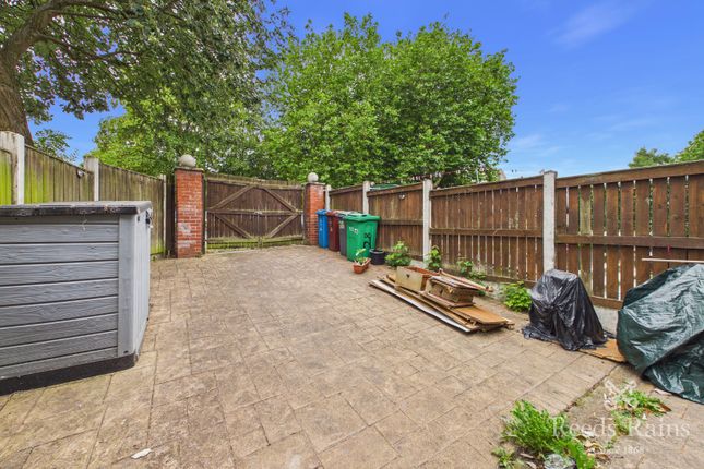 28, Shardlow Close, Manchester photo 4