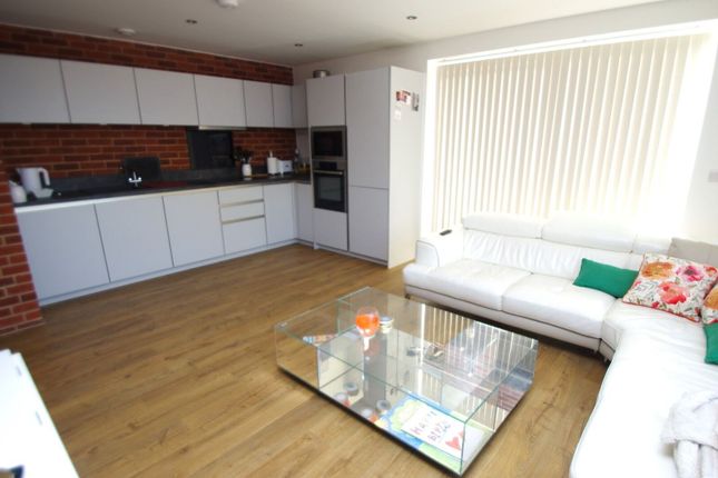 Junction Court, WD17, Watford photo 3