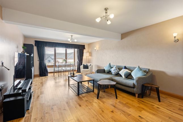 5, Falla Hill Place, Fauldhouse photo 2