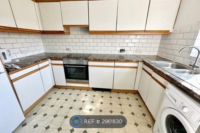 Flat, Seymour Court Road, Marlow photo 2