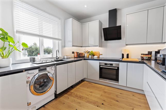 44a Brighton Road, Horley photo 3