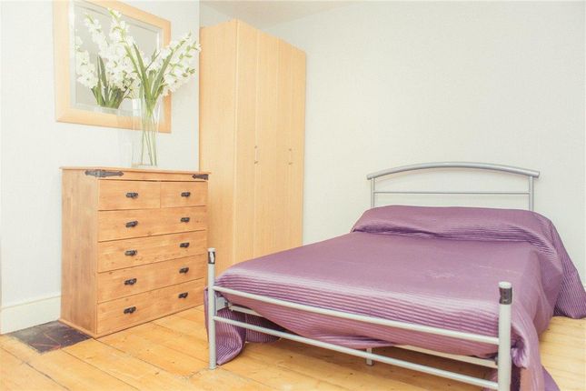 10, Leas Road, Guildford photo 2