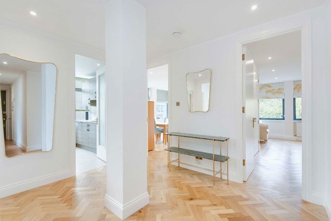 Flat 13, 10, Red Lion Square, London photo 4