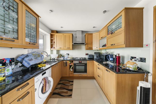 8, Paddington Close, Hayes photo 3
