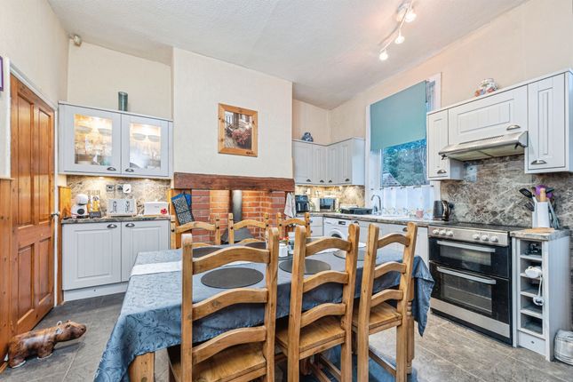 112, Quarry Hill, Wakefield photo 4