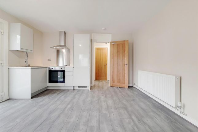 Flat to rent in South Park Road, Wimbledon, London