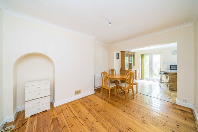 6, Essex Avenue, Isleworth photo 4