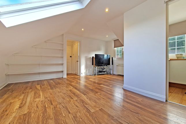Flat 5, 128, Lion Lane, Surrey photo 2