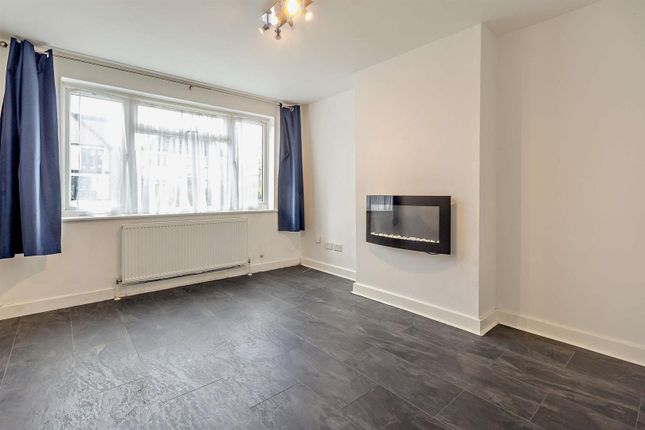 6 Rushdene Court, Doddinghurst Road, Brentwood photo 3