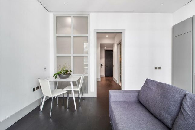 Thumbnail Flat to rent in Victoria Street, London
