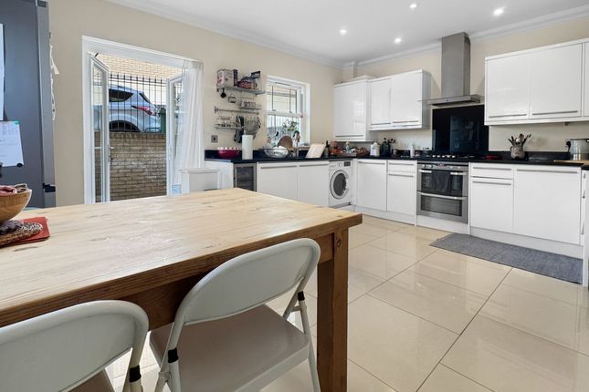 26 Denmark Road, Cowes photo 4