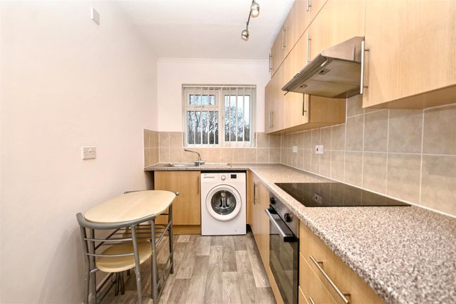17, Oxendean Gardens, Eastbourne photo 3
