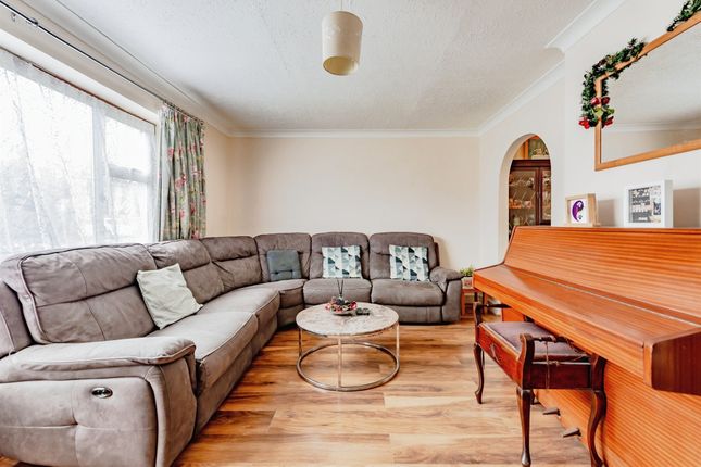 2, Westway Gardens, Redhill photo 2