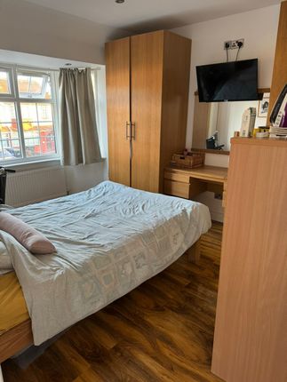 62 Wadham Gardens, Greenford photo 5