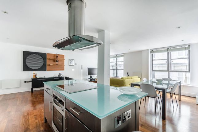Thumbnail Flat to rent in Harlequin Court, Covent Garden, London