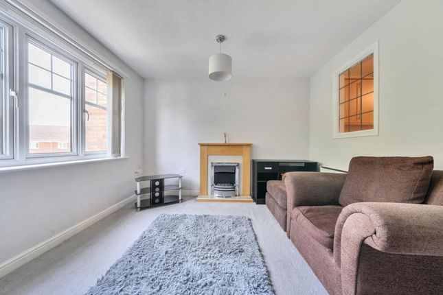 69 Hoddinott Road, Eastleigh photo 2