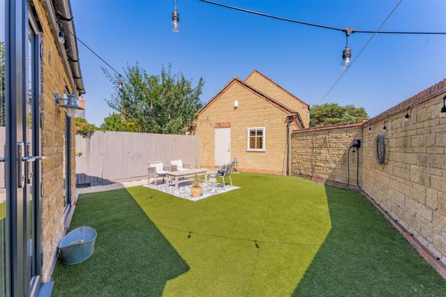 1, Hunts Field Drive, Corby photo 4