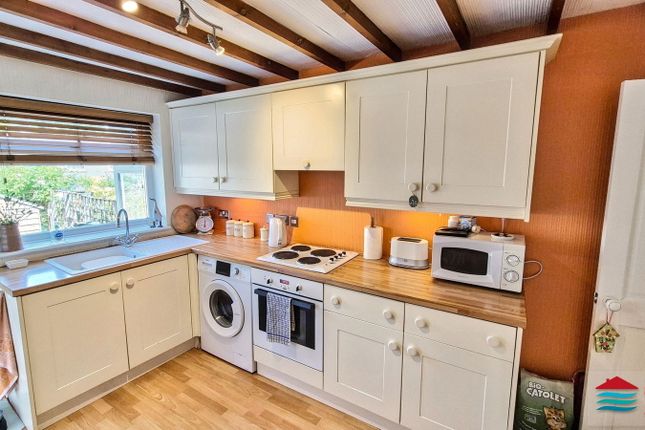19 Kingshead Street, Pwllheli photo 3