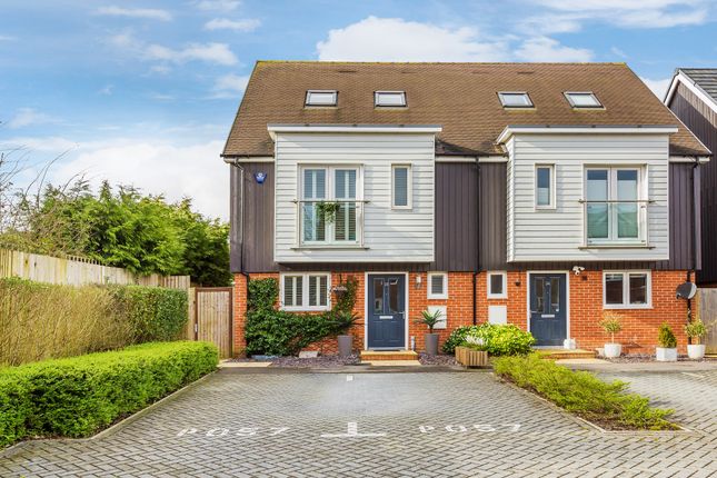 3 Bed Semi detached House For Sale In Tippett Lane Hurst Green Surrey 3-bed-semi-detached-house-for-sale-in-tippett-lane-hurst-green-surrey