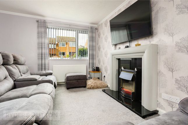 6, Heather Close, Oldham photo 3
