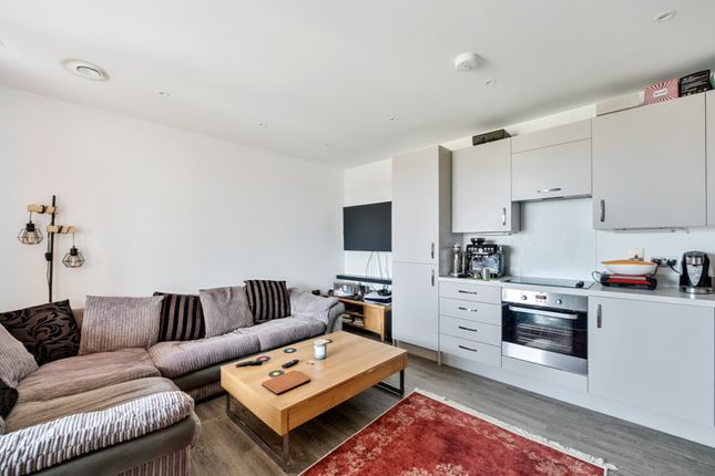 Flat for sale in Isaacs House, London