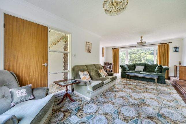 9, Reaburn Close, Cheltenham photo 2