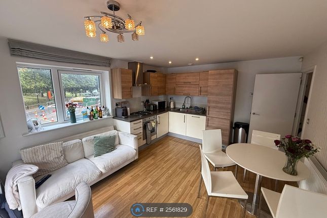 Flat, Sullivan Court Eric St, London photo 3