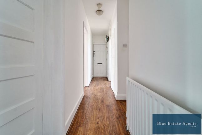 40 Parklands Court, Great West Road, Hounslow photo 3