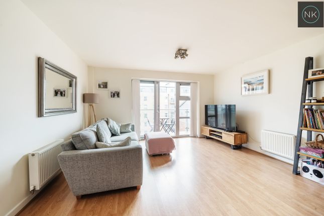 Flat for sale in Imperial Heights, Queen Mary Avenue, South Woodford, London