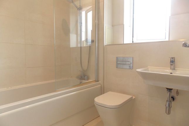 35 FFR Double, Muirfield Road, Watford photo 3