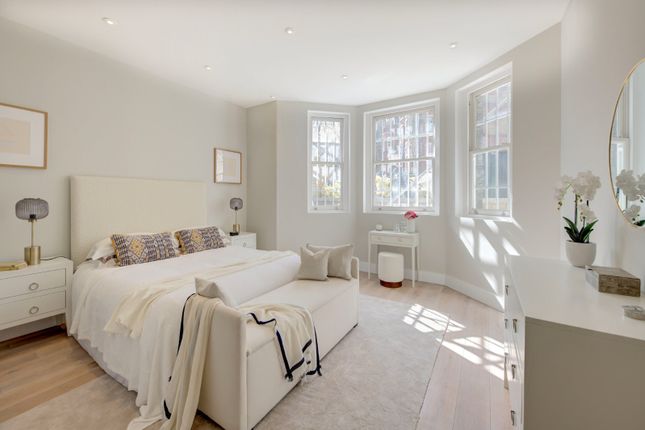 Flat for sale in Lancaster Grove, London