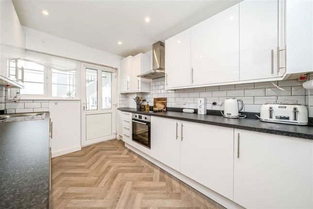 27, Amblecote Close, London photo 4