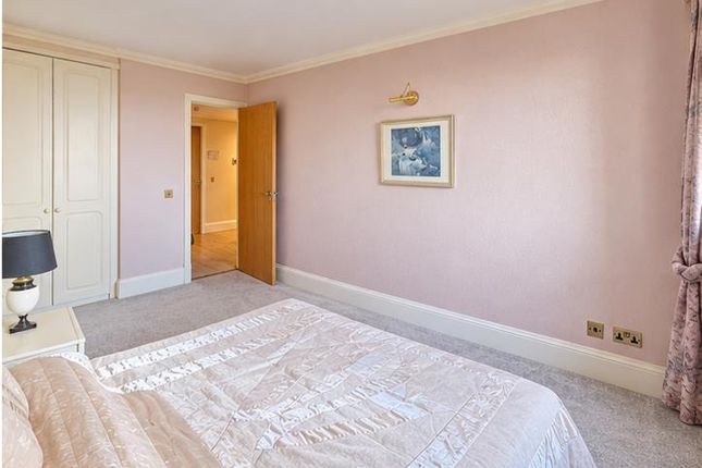 34, Chasewood Park, Harrow photo 5