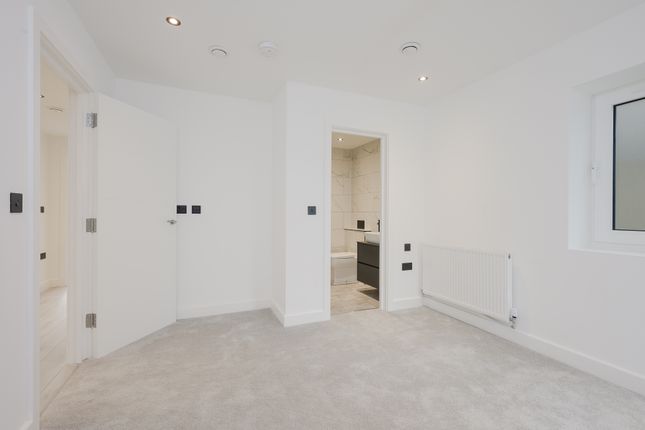 Apartment 5,, Ace Court, Wimbledon photo 3