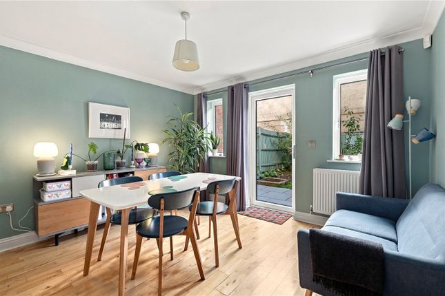 12, Chapman Place, London photo 2