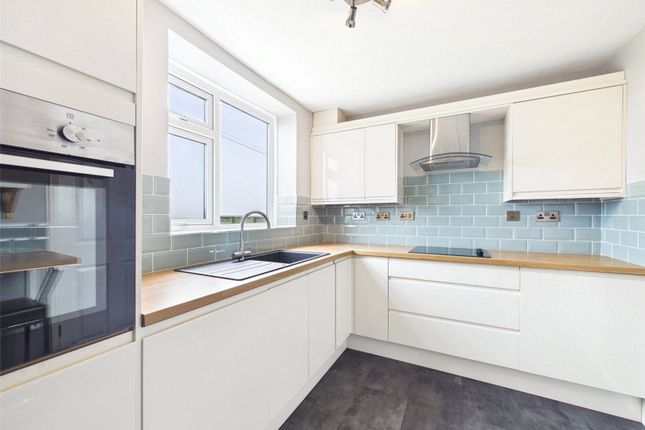 5, Cleave Crescent, Bude photo 2